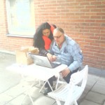 Luciana visar hur man enkelt kan delta i kampanjen, direkt via datorn.